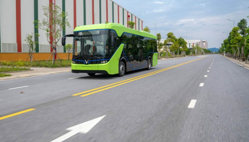 Xe buýt điện VinFast chính thức chạy thử nghiệm