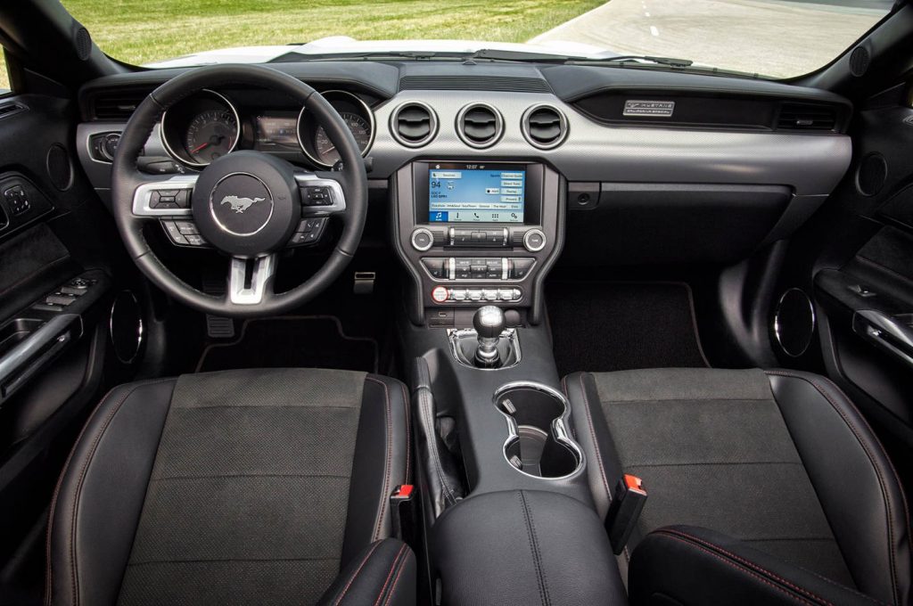 2015-Ford-Mustang-2.3L-4-Cylinder-EcoBoost-interior-1024x680.jpg