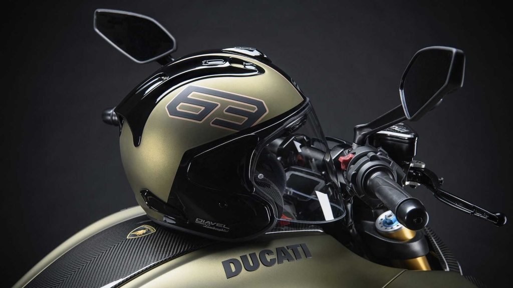2021-ducati-diavel-1260-lamborghini-helmet-with-motorcycle-1024x576.jpg