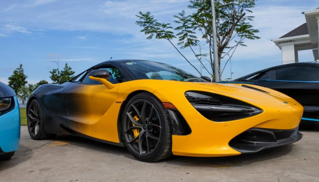 Chủ nhân McLaren 720S Spider màu độc thay áo mới theo trend toàn cầu