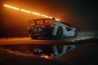 “Đồ chơi đường đua” McLaren 620R nhanh hơn sau khi qua tay Novitec