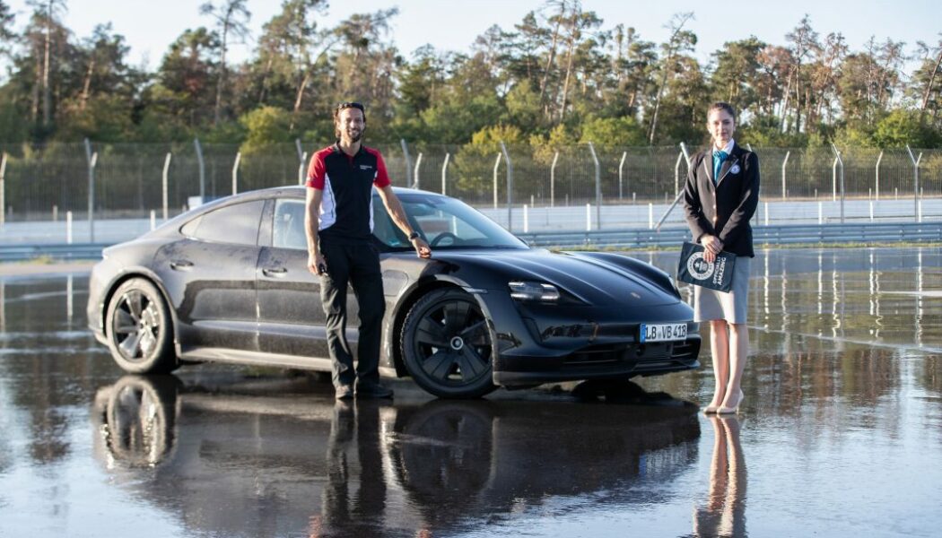 Porsche Taycan drift liên tục hơn 42 km, tạo kỷ lục Guinness mới