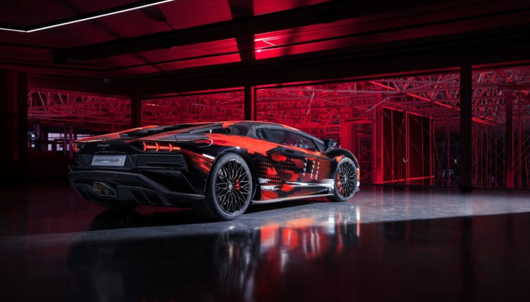 Lamborghini ra mắt Aventador S độc đáo kết hợp với nhà thiết kế Yohji Yamamoto