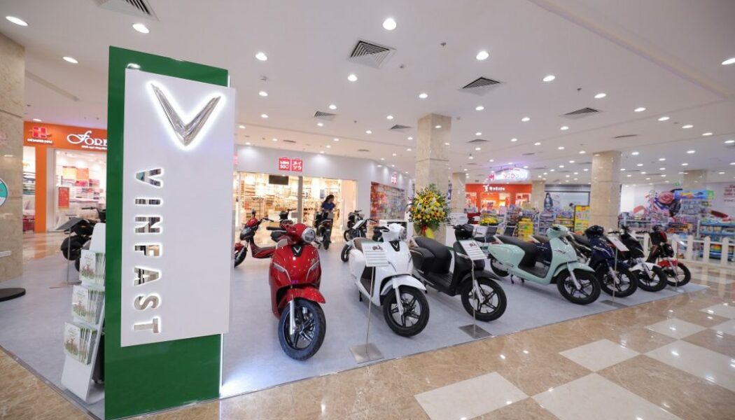 VinFast đồng loạt khai trương 21 showroom ô tô và xe máy điện