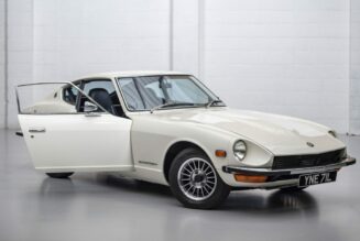 Datsun 240Z 1972 trang bị động cơ của Skyline R33 được bán với giá gần 60,000 USD