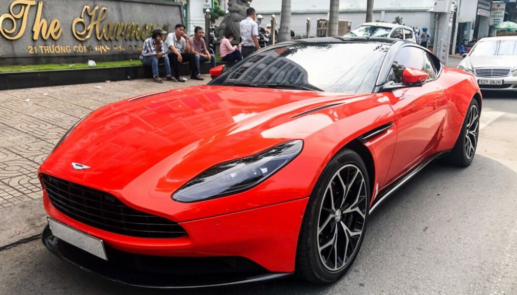 “Hàng hiếm” Aston Martin DB11 màu độc bất ngờ xuất hiện tại Sài Gòn