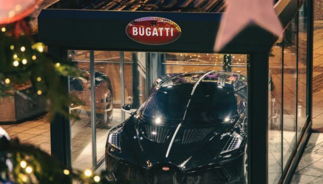 Bugatti trưng bày siêu xe trị giá hơn 13 triệu USD trong dịp Giáng Sinh