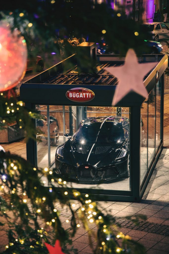Bugatti-trung-bay-sieu-pham-la-voiture-noire-dip-giang-sinh-8-683x1024.jpg
