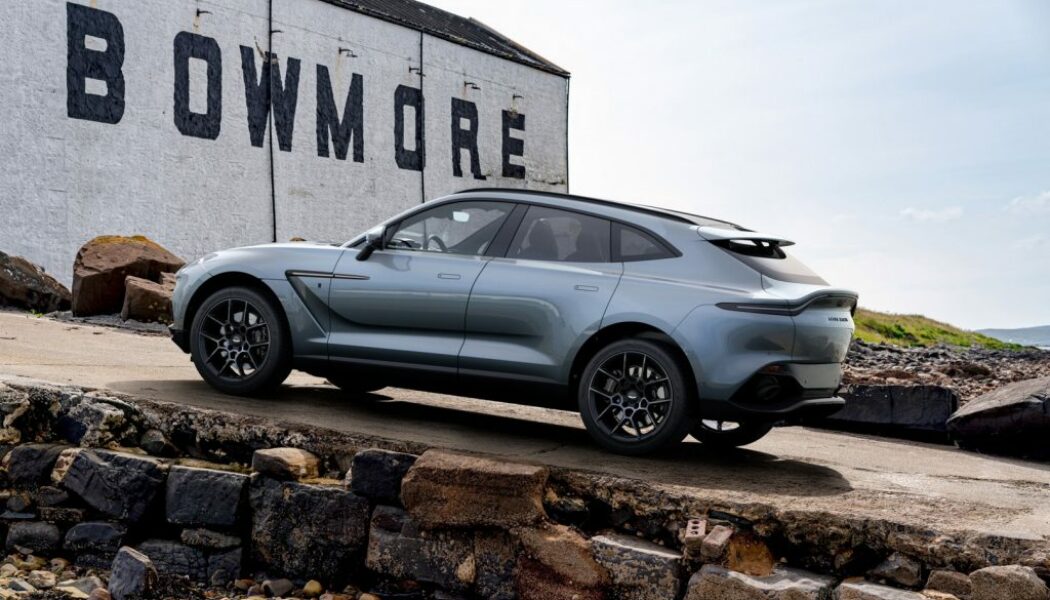 Aston Martin hợp tác cùng Bowmore ra mắt bản đặc biệt cho DBX