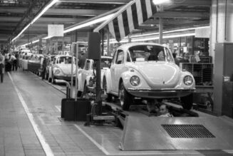 Volkswagen kỉ niệm 75 năm ngày ra đời của “siêu bọ” Beetle huyền thoại
