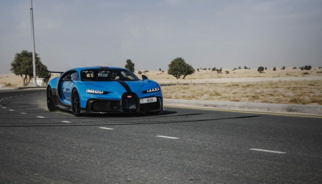 Bugatti Chiron Pur Sport ra mắt thị trường và tổ chức lái thử tại Dubai
