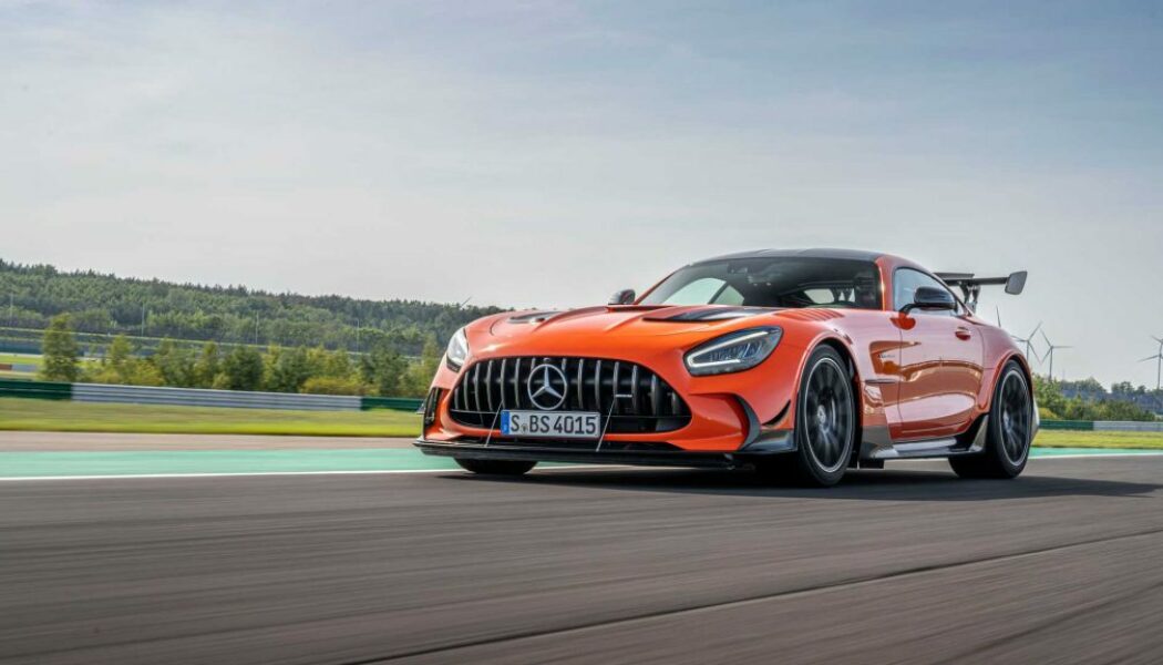 Mercedes-AMG GT Black Series có giá từ 325.000 USD tại Mỹ