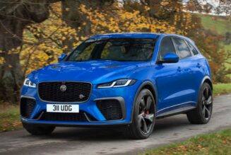 Jaguar F-Pace SVR có giá từ 10,06 tỷ đồng tại Việt Nam