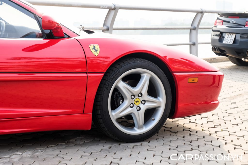 Chiec-Ferrari-lon-tuoi-nhat-Viet-Nam-tai-xuat-18-1024x683.jpg