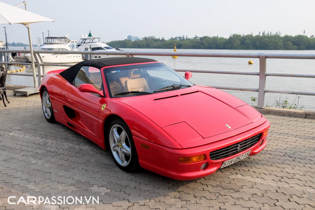 Chiec-Ferrari-lon-tuoi-nhat-Viet-Nam-tai-xuat-3-1024x683.jpg
