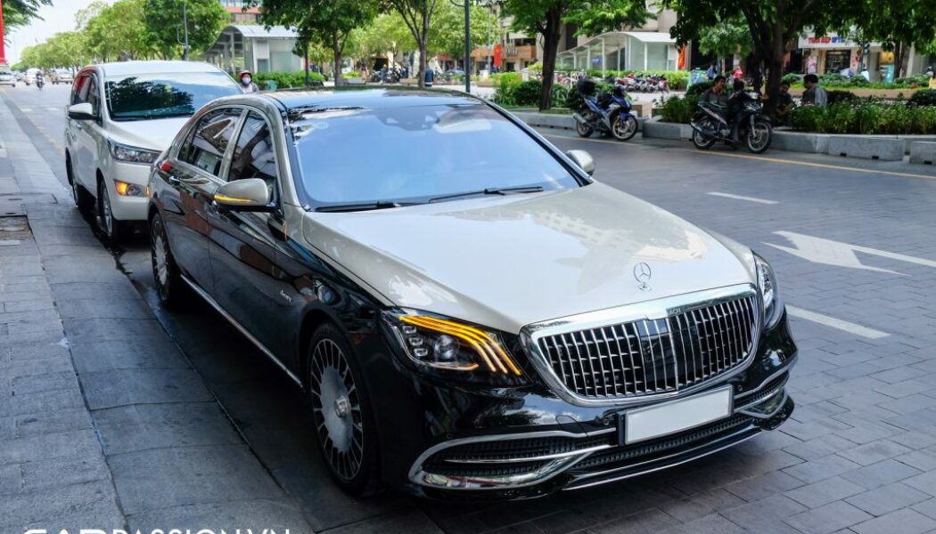 Bắt gặp Mercedes-Maybach S560 với lớp sơn 2 tông màu đắt đỏ thứ hai về Việt Nam