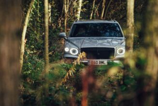 Bentley Bentayga V8 đạt danh hiệu “SUV hạng sang của năm”
