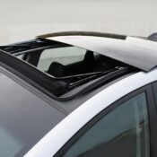 Sự khác nhau giữa sunroof và moonroof