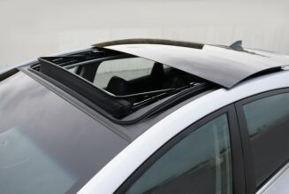 Sự khác nhau giữa sunroof và moonroof