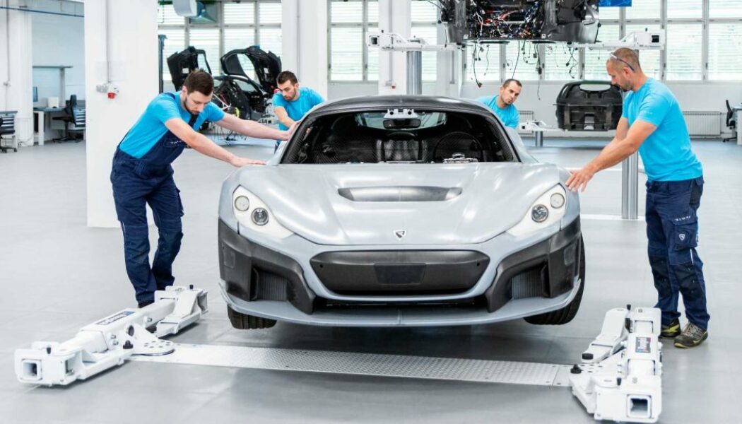 Chưa ra mắt bản thương mại nhưng Rimac C_Two đã bán hết hàng trong năm đầu tiên