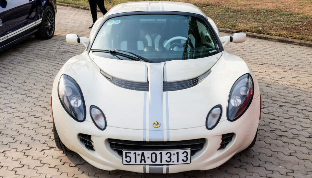 “Bé hạt tiêu” Lotus Elise S2 độc nhất vô nhị tại Việt Nam