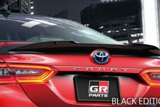 Thay đổi diện mạo Toyota Camry với gói độ nhẹ từ GR và Modellista