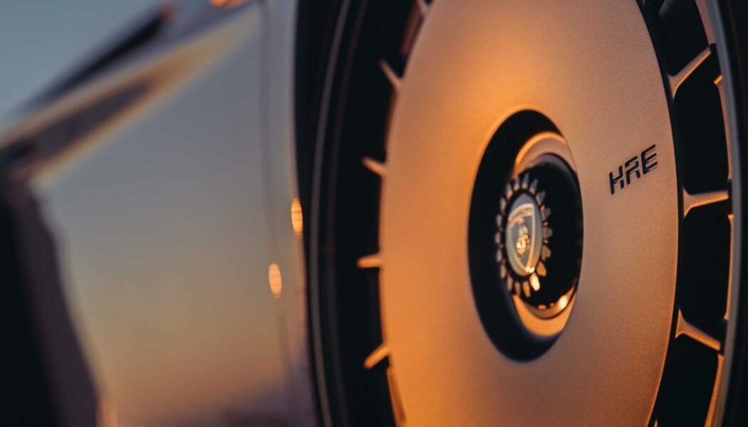 HRE trang bị cho Lamborghini Aventador SV Roadster bộ mâm Monoblock cổ điển