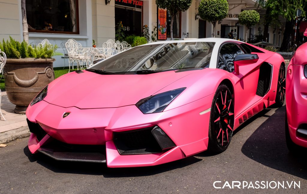 Siêu xe Lamborghini Aventador màu hồng hàng độc ở Tokyo