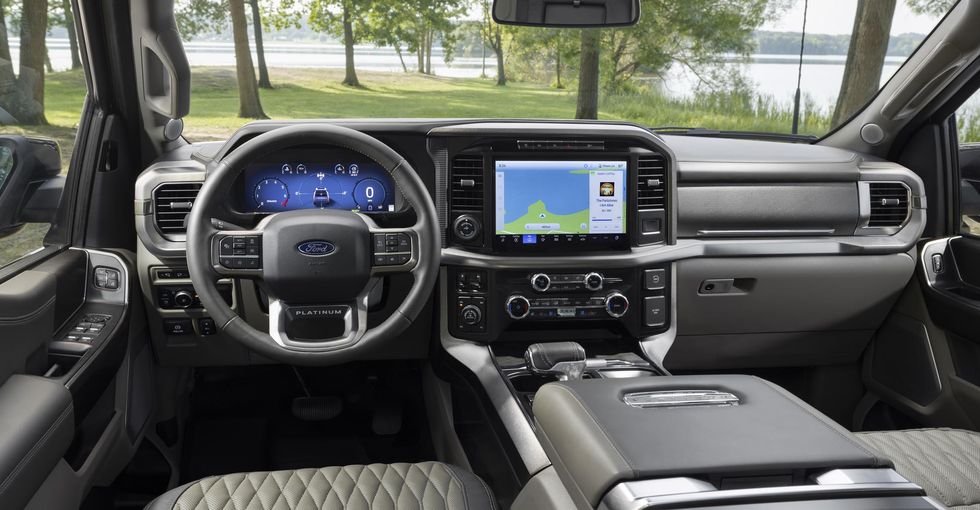 Xe bán tải Ford F-150 2024 ra mắt với cửa thùng hàng đặc biệt, động cơ cải thiện và màn hình 12 inch