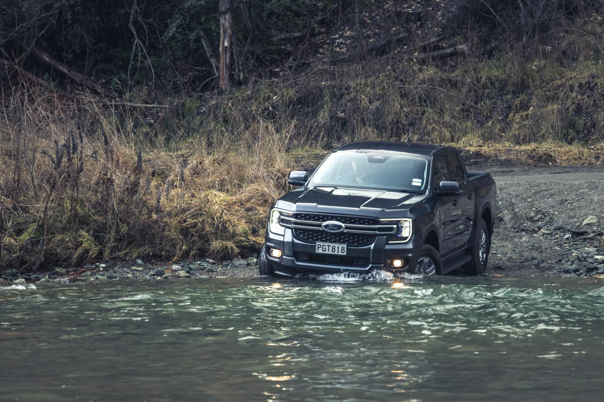 Ford hướng dẫn cách lái xe qua vùng ngập nước