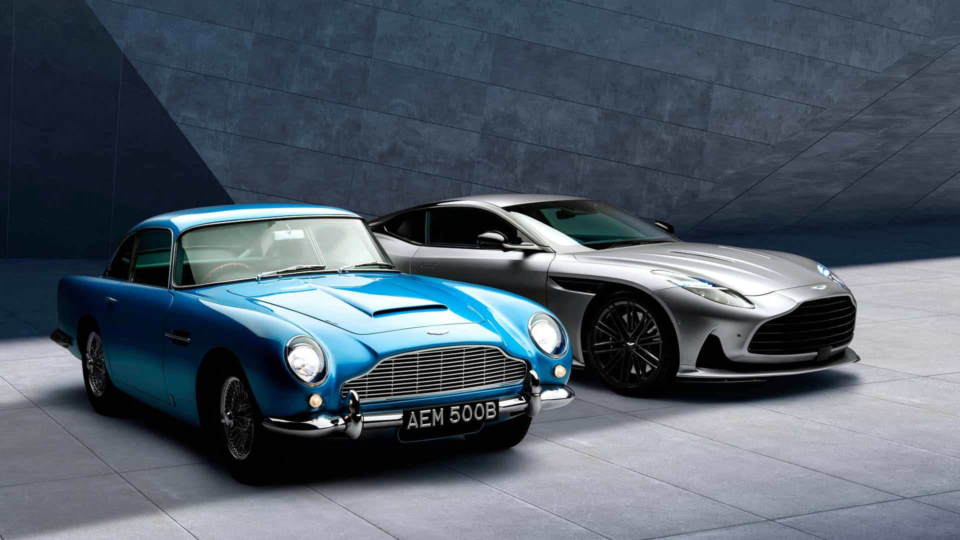 Aston Martin DB5 bước sang tuổi 60, sánh vai cùng "đàn em" DB12 mới