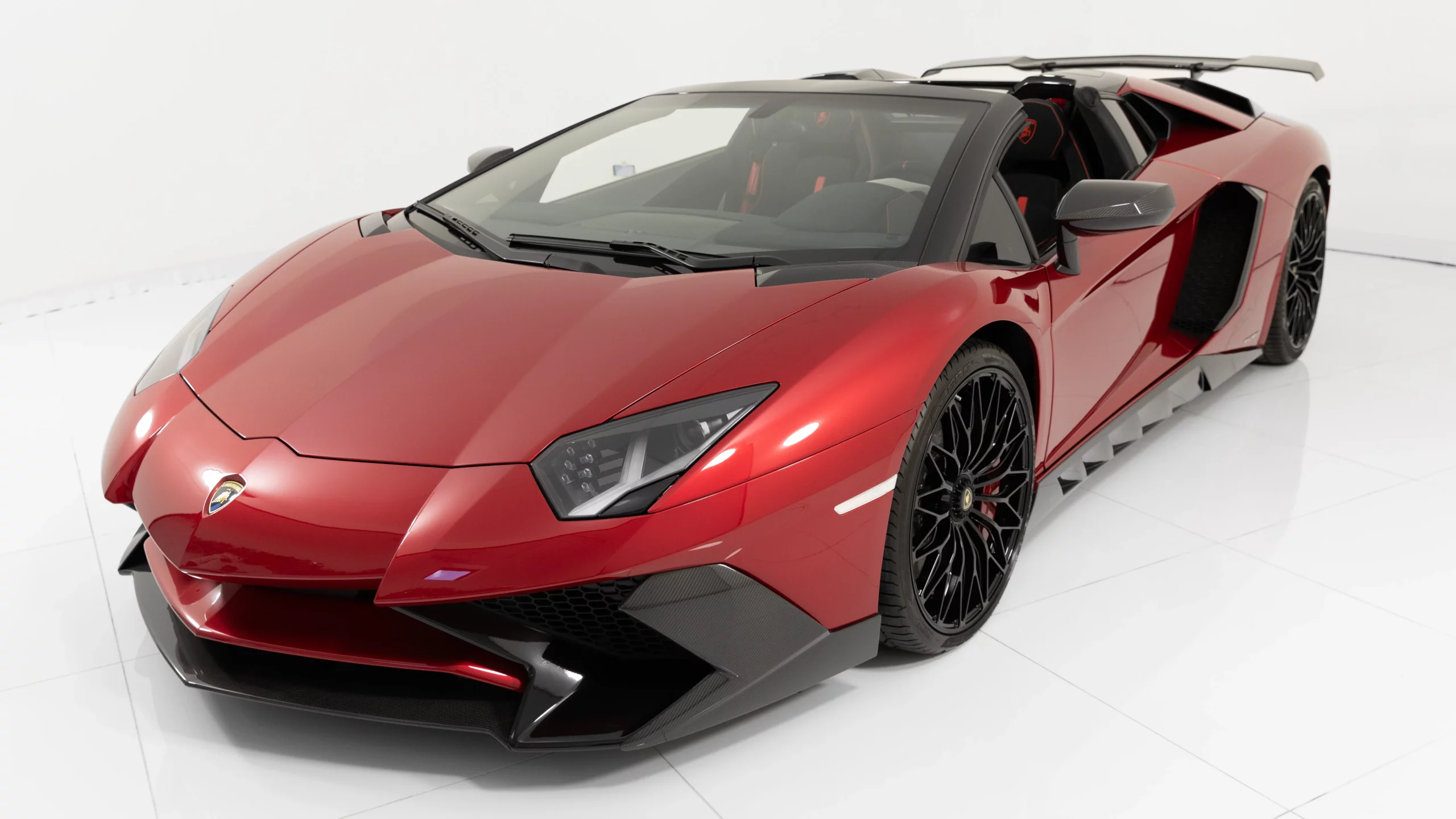 lamborghini-anh-1-scaled.webp