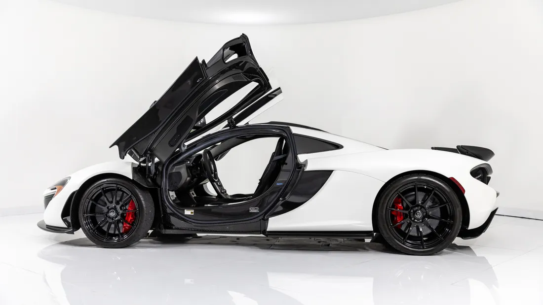 Sotheby's đấu giá 2 siêu xe McLaren và Lamborghini trong bộ sưu tập Ikonick danh tiếng thế giới