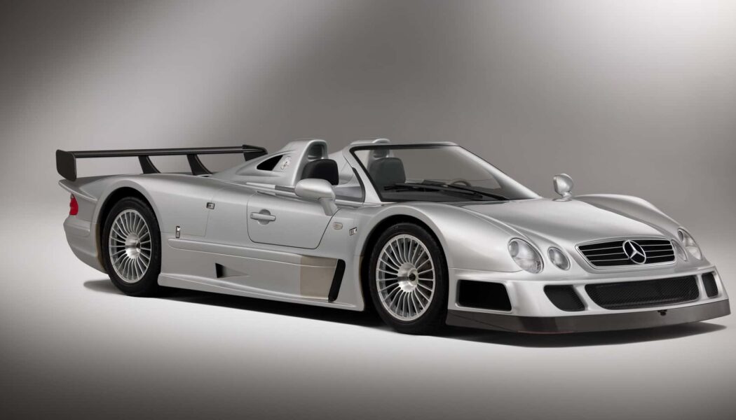 Xe đua Mercedes CLK GTR Roadster 2002 siêu hiếm, lăn bánh được 167 km sau 21 năm, đấu giá 10,2 triệu USD