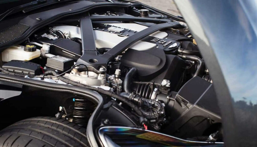 Aston Martin cải tiến sức mạnh động cơ V12 mạnh hơn V12 của Ferrari 812 Superfast