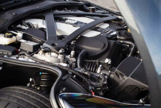 Aston Martin cải tiến sức mạnh động cơ V12 mạnh hơn V12 của Ferrari 812 Superfast
