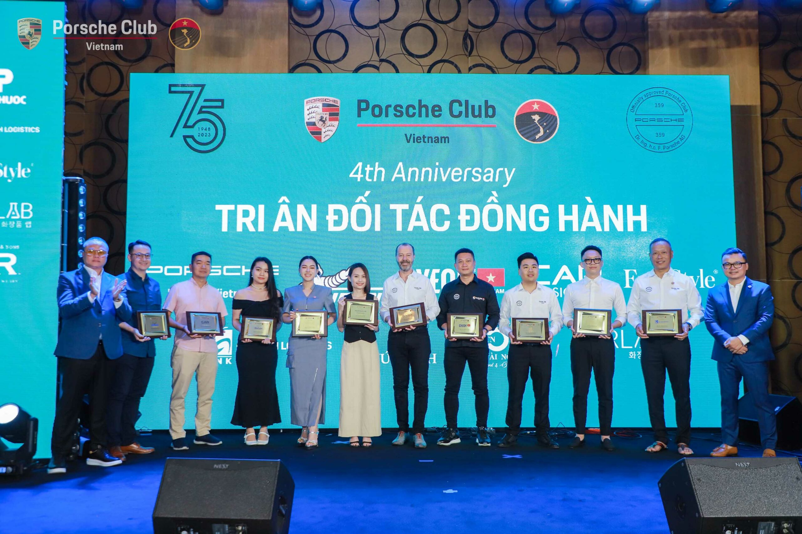 [4th Anniversary Porsche Club Vietnam] Đêm gala đặc sắc gắn kết thành viên yêu Porsche 3 miền, cùng nhau đi xa hơn