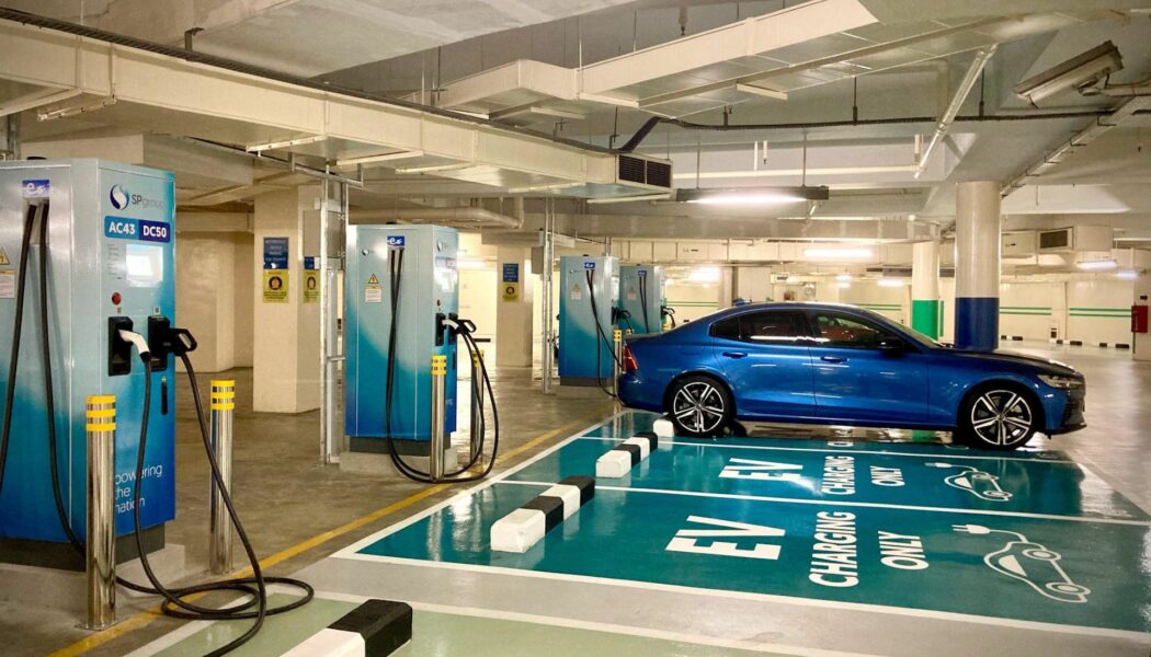 Singapore nới lỏng điều kiện lắp đặt bộ sạc xe điện tại các tòa chung cư