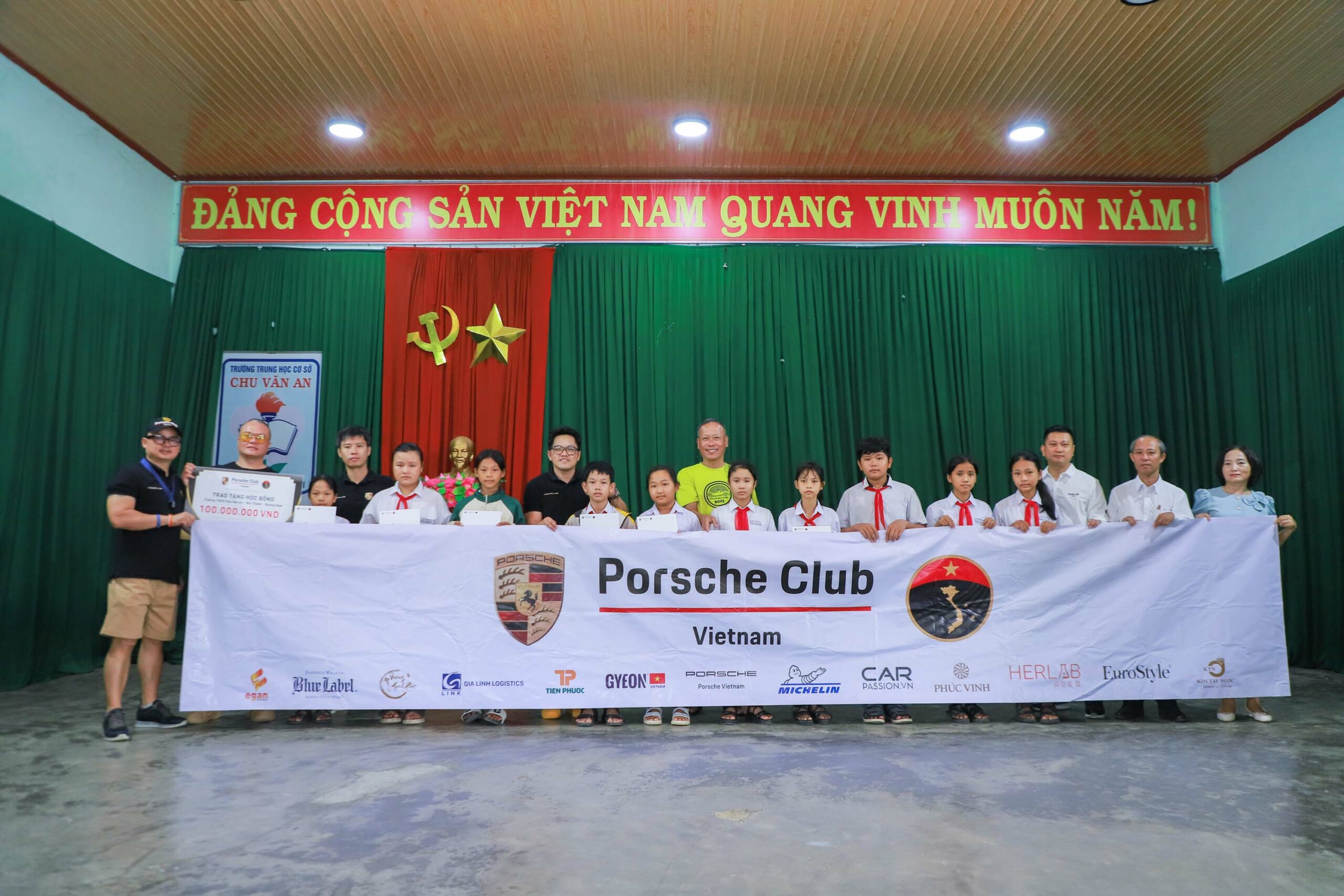 [4th Anniversary Porsche Club Vietnam] Trao 20 học bổng tại trường THPT Thái Phiên và THCS Chu Văn An