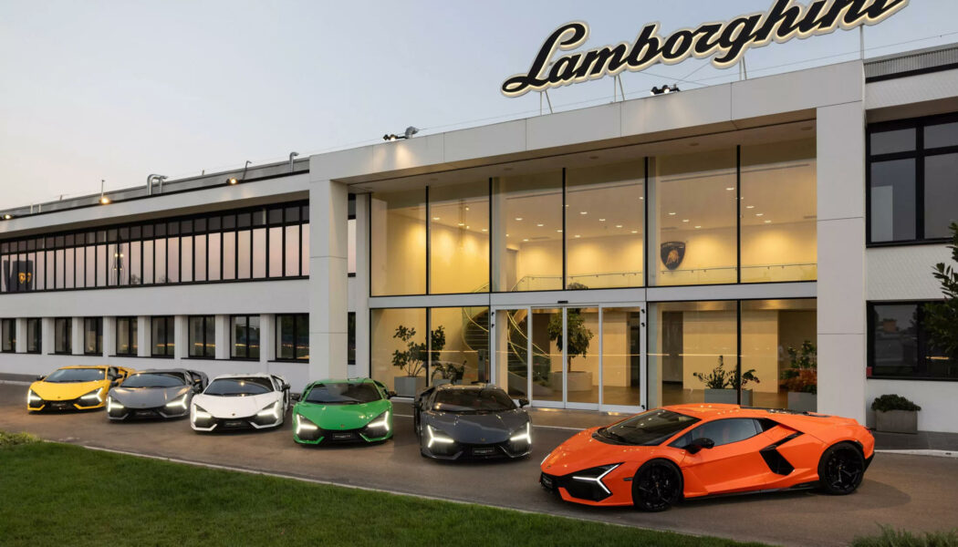 “Việc nhẹ lương cao” tại nhà máy Lamborghini