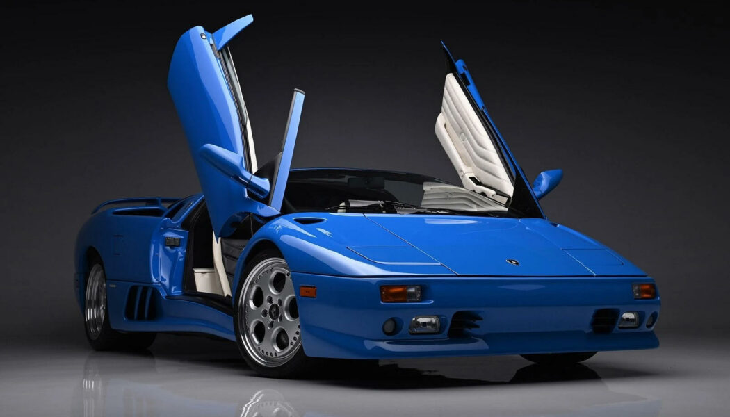 Lamborghini Diablo VT Roadster 1997 từng thuộc về cựu Tổng thống Trump có giá 1,1 triệu USD