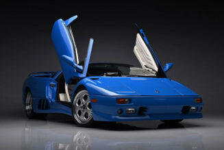 Lamborghini Diablo VT Roadster 1997 từng thuộc về cựu Tổng thống Trump có giá 1,1 triệu USD