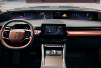 Ford giới thiệu màn hình giải trí 48 inch siêu to khổng lồ dành cho xe hơi