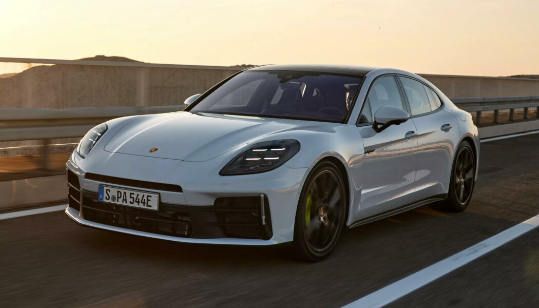 Porsche Panamera 2024 có thêm 2 phiên bản hybrid mới, giá khởi điểm chỉ tương đương 2,83 tỷ đồng