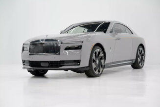 Rolls-Royce Spectre odo 160km được bán đấu giá, bất chấp hãng đưa vào danh sách đen