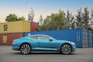 Bentley Continental GT Azure V8 chính hãng cập bến Việt Nam, mang màu sơn ‘hot trend’ Topaz Blue