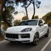 320.221 chiếc Porsche được bàn giao đến khách hàng toàn cầu năm 2023, Cayenne dẫn đầu doanh số