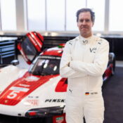 Tay đua F1 Sebastian Vettel lái thử xe đua Porsche 963, góp phần chuẩn bị cho cuộc đua Le Mans đầy khắc nghiệt