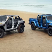 Jeep trình làng Gladiator và Wrangler 2024 phiên bản đặc biệt Beach, giá quy đổi từ 1.3 tỷ đồng