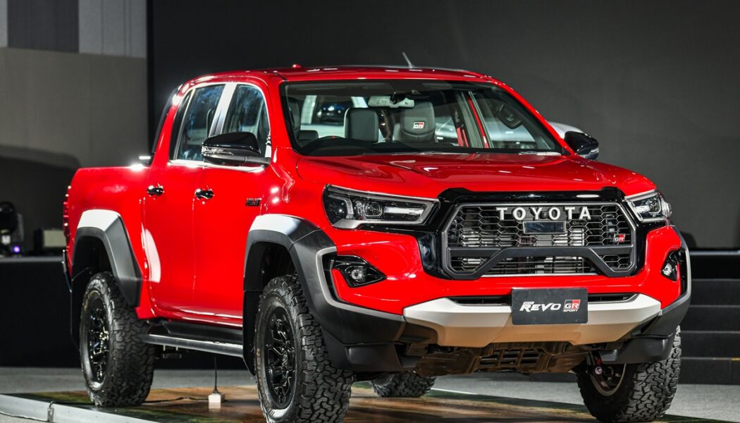 Toyota Hilux REVO GR Sport 2024 ra mắt tại Thái Lan, giá quy đổi hơn 1 tỷ đồng